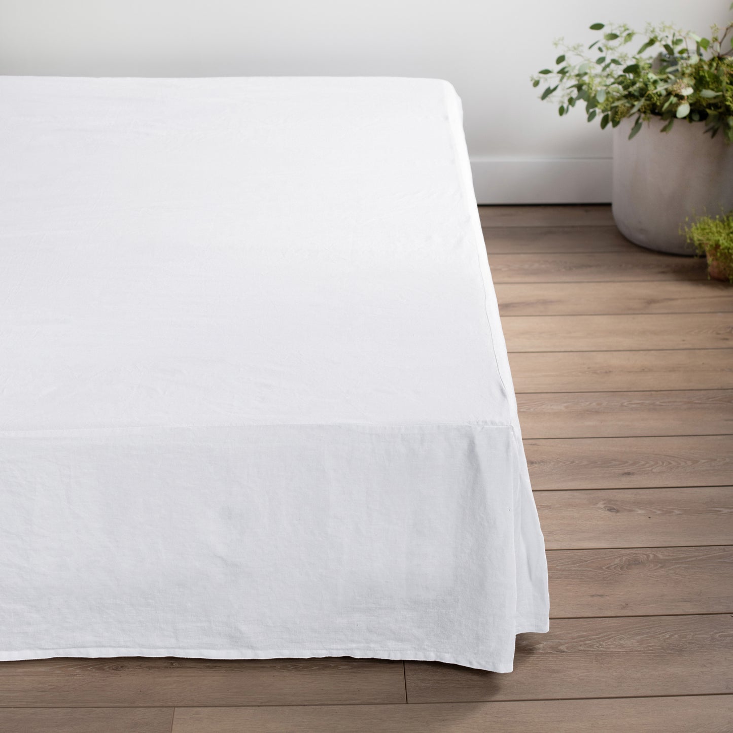 100% French Linen Bedskirt