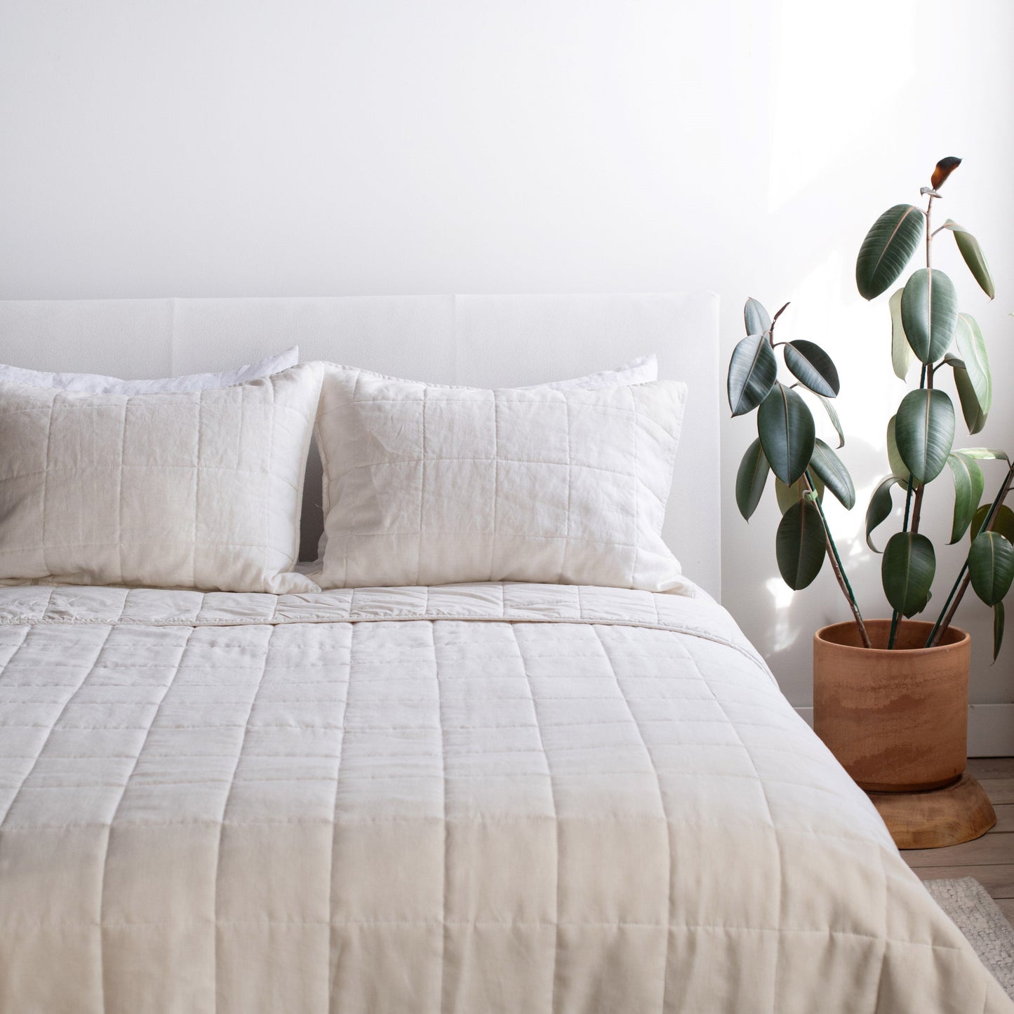 French Linen Quilt & Sham Set