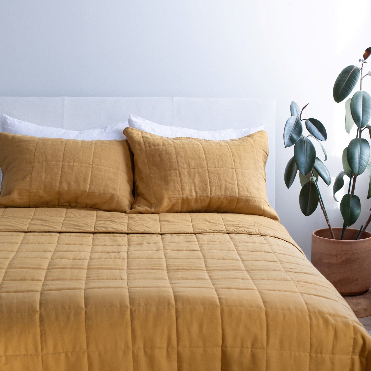 French Linen Quilt & Sham Set