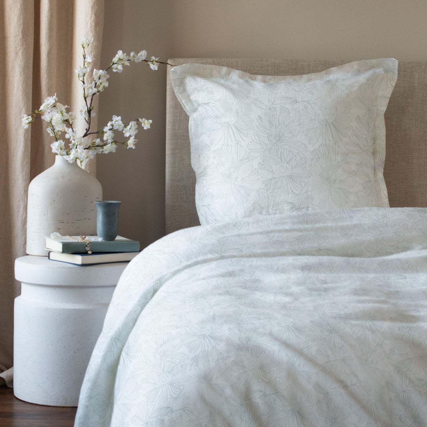 26" x 26" French Linen Euro Pillow with Flange