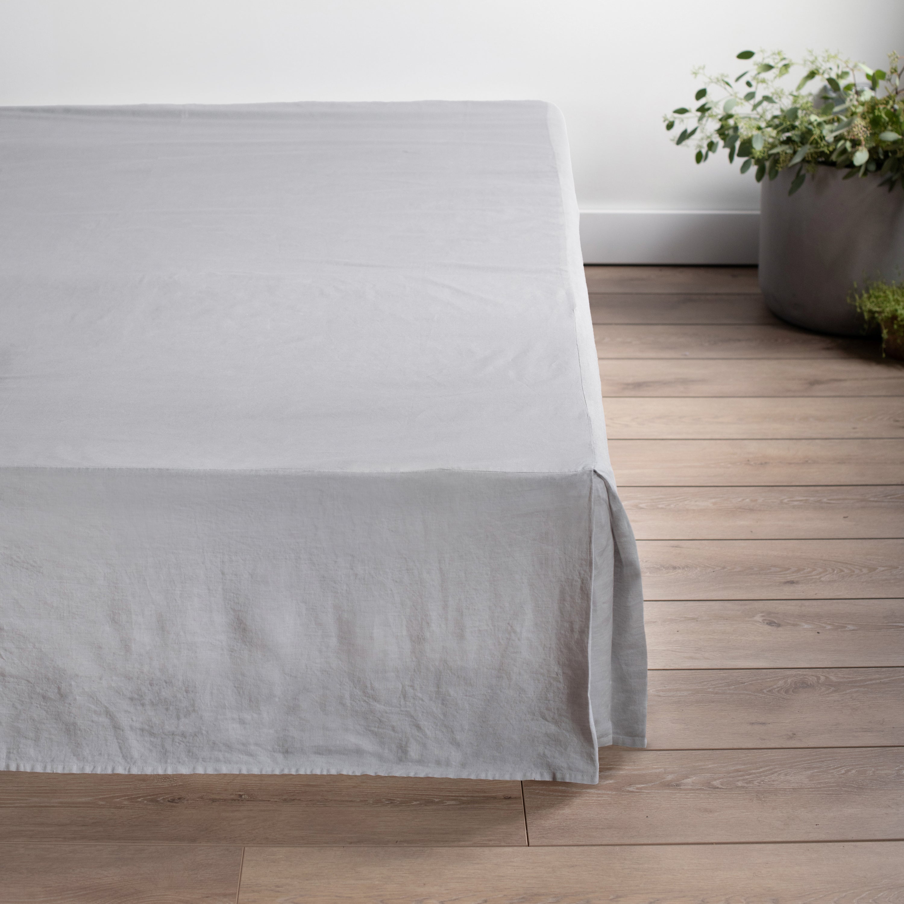 Linen bedskirt. Organic classic linen bedskirt. Linen bed valance. Linen bed cover Linen coverlet Bed skirt Queen King Full Twin high quality Custom size